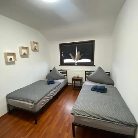 Ruhige Dachgeschosswohnung In Apartment Nickenich