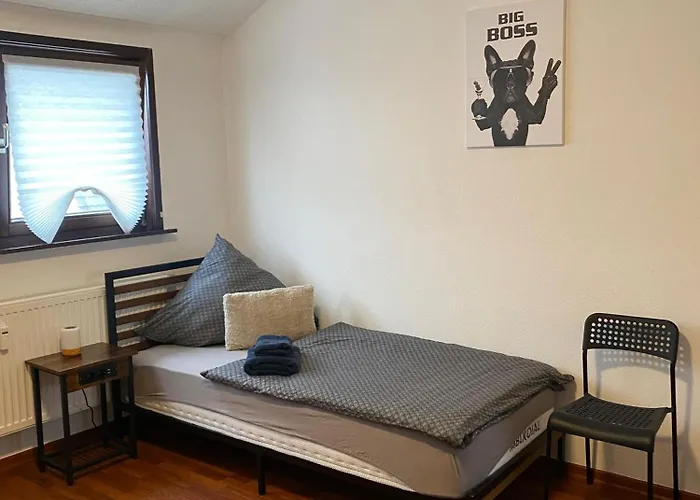 Ruhige Dachgeschosswohnung In דירה *